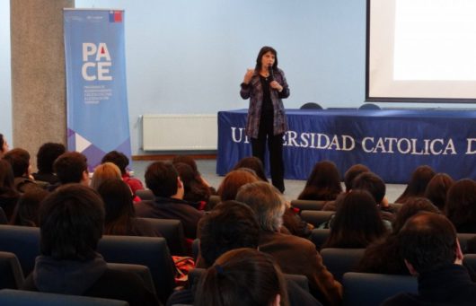 Directora de Escuela Trabajo Social Curicó expone en Seminario desarrollado por PACE UCM
